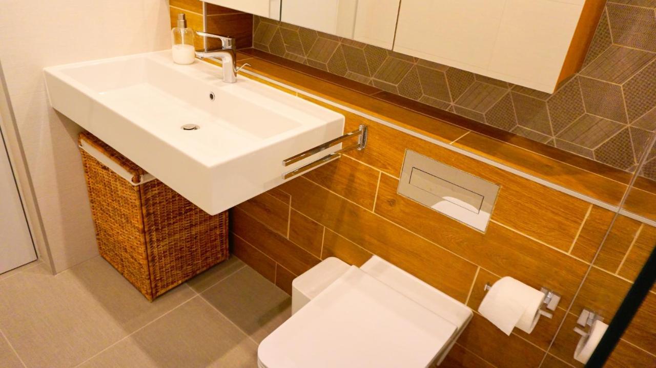 Апартамент Жасмин С Частен Гараж - Jasmin Apartment With Private Garage Warna Zewnętrze zdjęcie