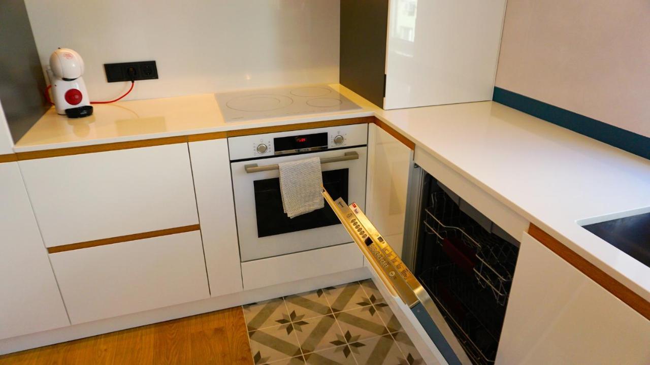 Апартамент Жасмин С Частен Гараж - Jasmin Apartment With Private Garage Warna Zewnętrze zdjęcie